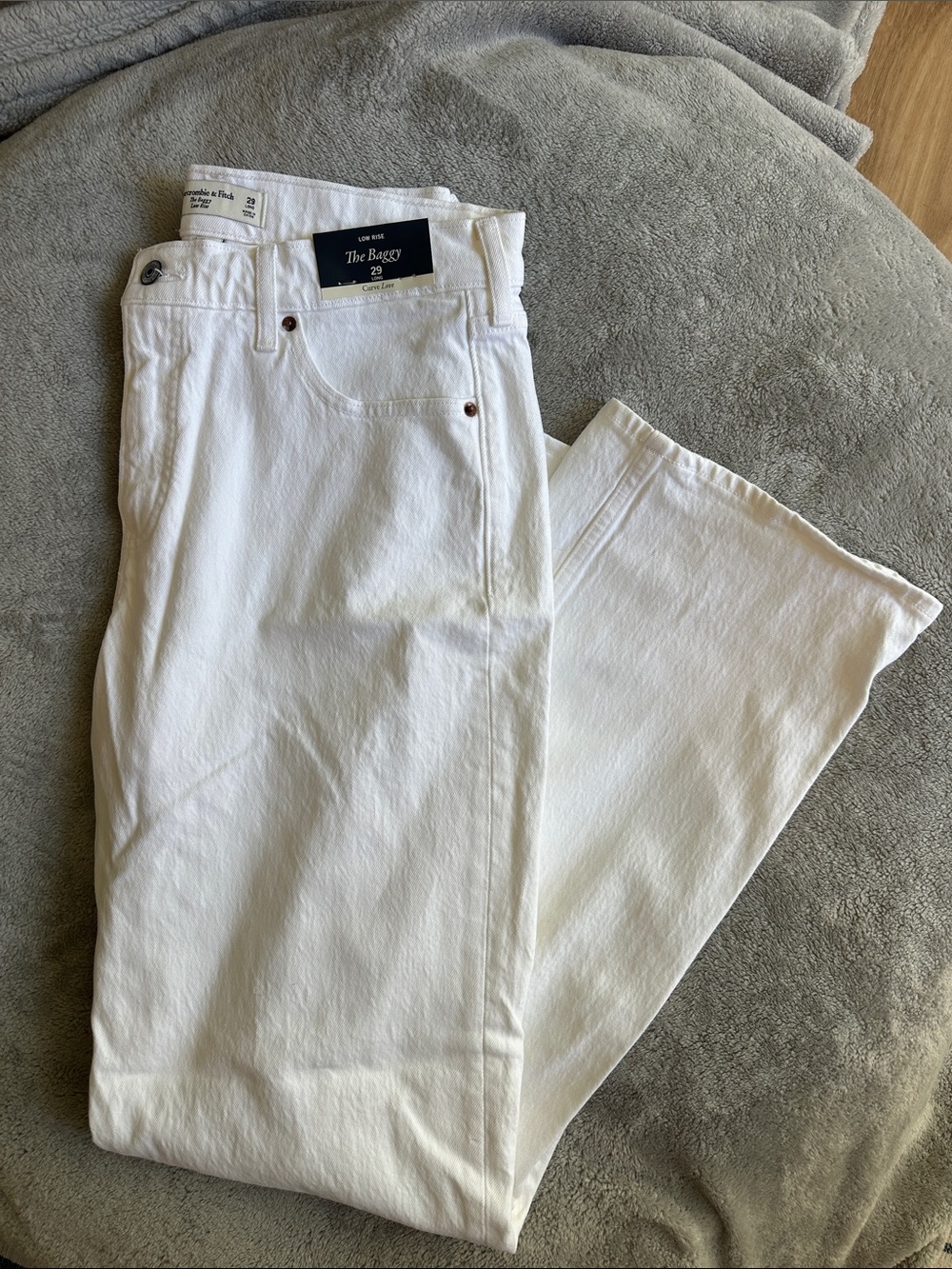 Abercrombie & Fitch White Relaxed Baggy Jeans - The Baggy